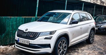 Семейный спорт: в Киеве заметили редкий заряженный кроссовер Skoda (фото)