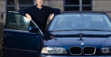 "Выглядел сумасшедшим": мужчина выкупил BMW, которую 20 лет назад сдал на металлолом, детали
