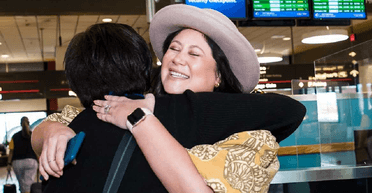 Сімейна реліквія: працівники аеропорту знайшли в туалеті загублений діамант пасажирки