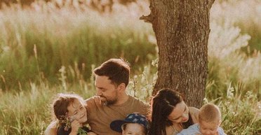 Родина Мірошниченко вдруге взяла дитину з дитячого будинку - перші фото дівчинки