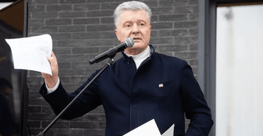Порошенко оскорбил женщину-коллегу и убежал, когда она спросила о причине неголосования за сверхважные законопроекты, — СМИ