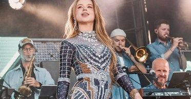 Спаслась от войны и заново строит карьеру: украинка может представить Швецию на "Евровидение-2024" (видео)