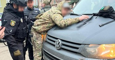 Затягнули без одягу в бусик та били: з'явились нові деталі скандалу з військовими на Тернопільщині