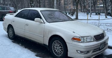 Люкс из 90-х: в Киеве заметили редкую роскошную Toyota с мотором от Supra (фото)