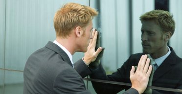 Не путать с самоанализом. Ученые назвали 20 признаков нездоровой самокритики