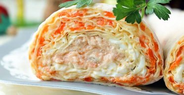 Рулет "Мімоза": рецепт простого перекусу зі смаком улюбленої страви