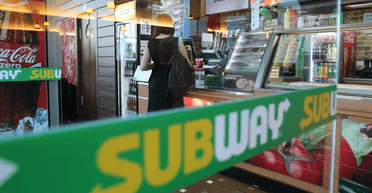 Хотіла бонусні бали: американка випадково заплатила понад 7 тисяч доларів за сендвіч