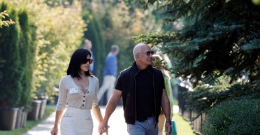 Джефф Безос з нареченою відвідали конференцію для мільярдерів (фото)