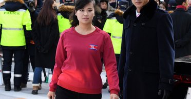 Всюду следует за ним: Ким Чен Ына подозревают в романе с известной артисткой (фото)