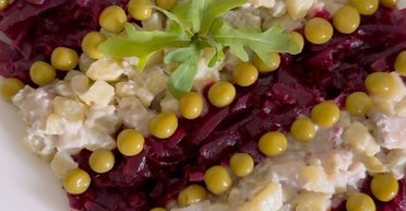 Салат "2 в 1": рецепт ситної страви з насиченим смаком