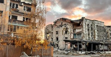 Пока фронт приближается, власти Покровска закупают цветы почти на 100 тысяч гривен (фото)