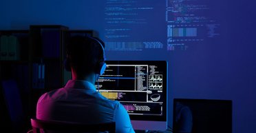 Масштабная кибератака на Украину: восстановлены первые реестры, подробности