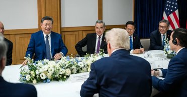 Си Цзиньпин демонстрирует улыбку: Белый дом опубликовал фото, которые китайцы не видят дома