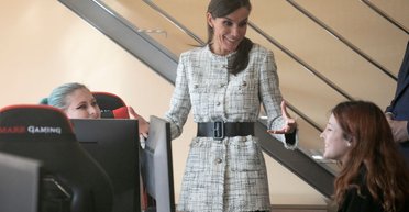 Королева Летиция продемонстрировала стильный твидовый пиджак