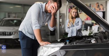 Тріск у машині жінки спантеличив механіків, але потім вона дізналася правду (відео)