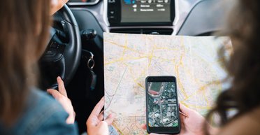 Люди шукають "примарний супермаркет" поруч із селом, але опиняються посеред поля