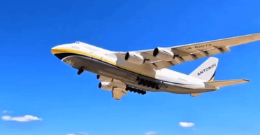 "Успішно релоковано до Німеччини": з'явились кадри злету літака, який помітили над Києвом (відео)