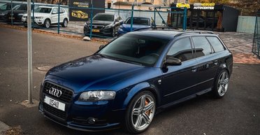 Один із 2500: у Києві помітили рідкісний сімейний спорткар Audi 2000-х (фото)