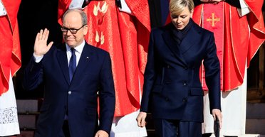 Княгиня Монако Шарлін продемонструвала стильний штанний костюм (фото)