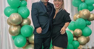 Снимаются в кино, имеют бизнес и радуются жизни: супруги с карликовостью родили 3 детей (фото)