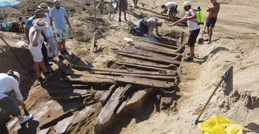 Довжиною 20 метрів. У Сербії шахтарі випадково виявили 1700-річний човен із Римської імперії (фото)