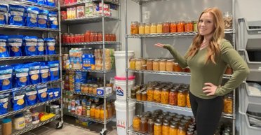 "Королева Судного дня": жінка готова пережити будь-яку катастрофу (фото)