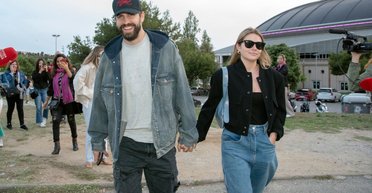 Жерар Піке і Клара Чіа були помічені на прогулянці в Барселоні (фото)