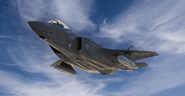 "Не для витривалості": експерти пояснили, чи може винищувач облетіти всю планету в один захід