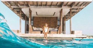 Кріпиться до дна океану: у розкішному готелі туристи можуть насолодитися номером під водою (фото)