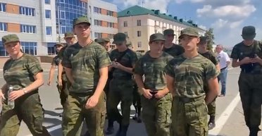 "Готують помирати на війні": дітей із Донеччини вивезли на військові збори в РФ (відео)
