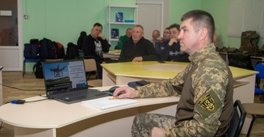 Вимоги часу: в Полтаві дітей навчатимуть керувати безпілотниками (фото)