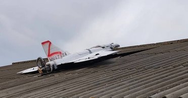 Один БПЛА упал на крышу дома: ночью 6 российских дронов залетели в Молдову (фото)