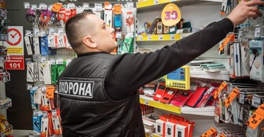 "Уволен за 22 минуты": в Одессе охранник лишился работы за перепалку с депутатом на русском языке (видео)