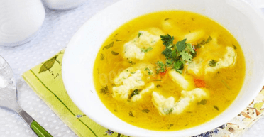 Куриный суп с клецками: рецепт согревающего блюда для осенних вечеров