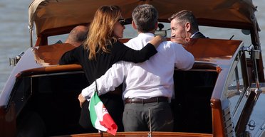 Ніколя Саркозі та Карла Бруні прибули на Венеційський кінофестиваль (фото)