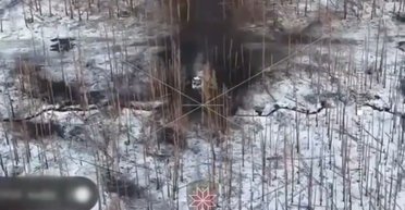 ВС РФ под Кременной "эпично уничтожили" свой танк и выдали его за украинский (видео)