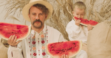 Євген Клопотенко "оживив" картину, яку росіяни вкрали з Херсонського художнього музею (фото)