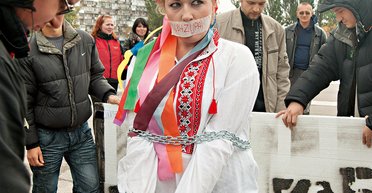 Борьба с дезинформацией или цензура. Как власть пытается ограничить свободу слова в Украине