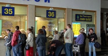 "Укрзализныця" ограничила продажу билетов в кассах после кибератаки: что известно