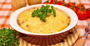 Запіканка з курячим філе, печерицями та картопляним пюре: простий рецепт ситної вечері