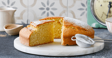 Смачно, як у дитинстві: рецепт пишного манника на кефірі без борошна