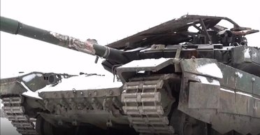 Залізне решето: у РФ показали понівечений танк Т-90 після удару українського БПЛА (фото)