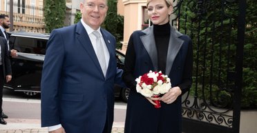 Князь Монако Альбер ІІ та княгиня Шарлін зʼявилися разом на публіці (фото)