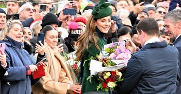 Онкохвора Кейт Міддлтон вийшла на публіку у старому пальті (фото)