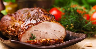 Складаємо меню на свята: рецепт свинини, тушкованої в молоці