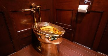 Кража золотого унитаза за $6 млн из особняка Черчилля: суд в Британии вынес приговоры