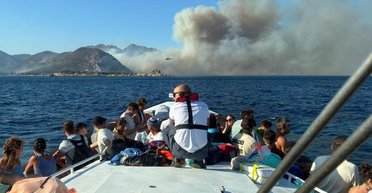 Пожары в Европе: горят популярные туристические курорты от Италии до Греции (видео)