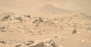 На Марсі розкидані тисячі незвично білих каменів: вони не вписуються в ландшафт (фото)