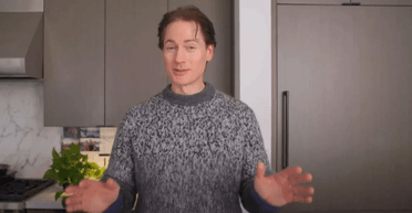 Мільйонер, який "старіє задом наперед", поділився одним зі своїх секретів (відео)