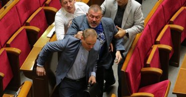 Шоу должно продолжаться. Верховная Рада ушла на каникулы, но обещала вернуться